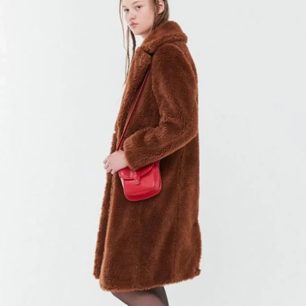 NWT UO Cognac Brown Teddy Button Midi Coat - Picture 3 of 3
